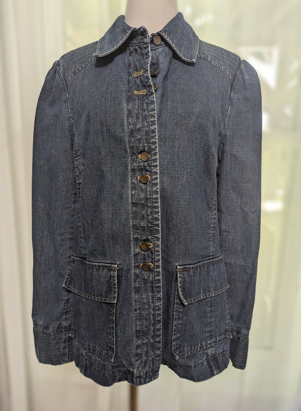 i.e. relaxed women's denim jacket - Size L - cute details!